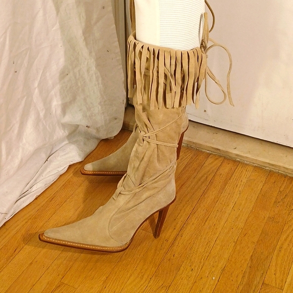 🔥 🔥 Like New Cammina (Italy) Cream Ultra Suede Western Style Heeled Boots - Picture 14 of 16
